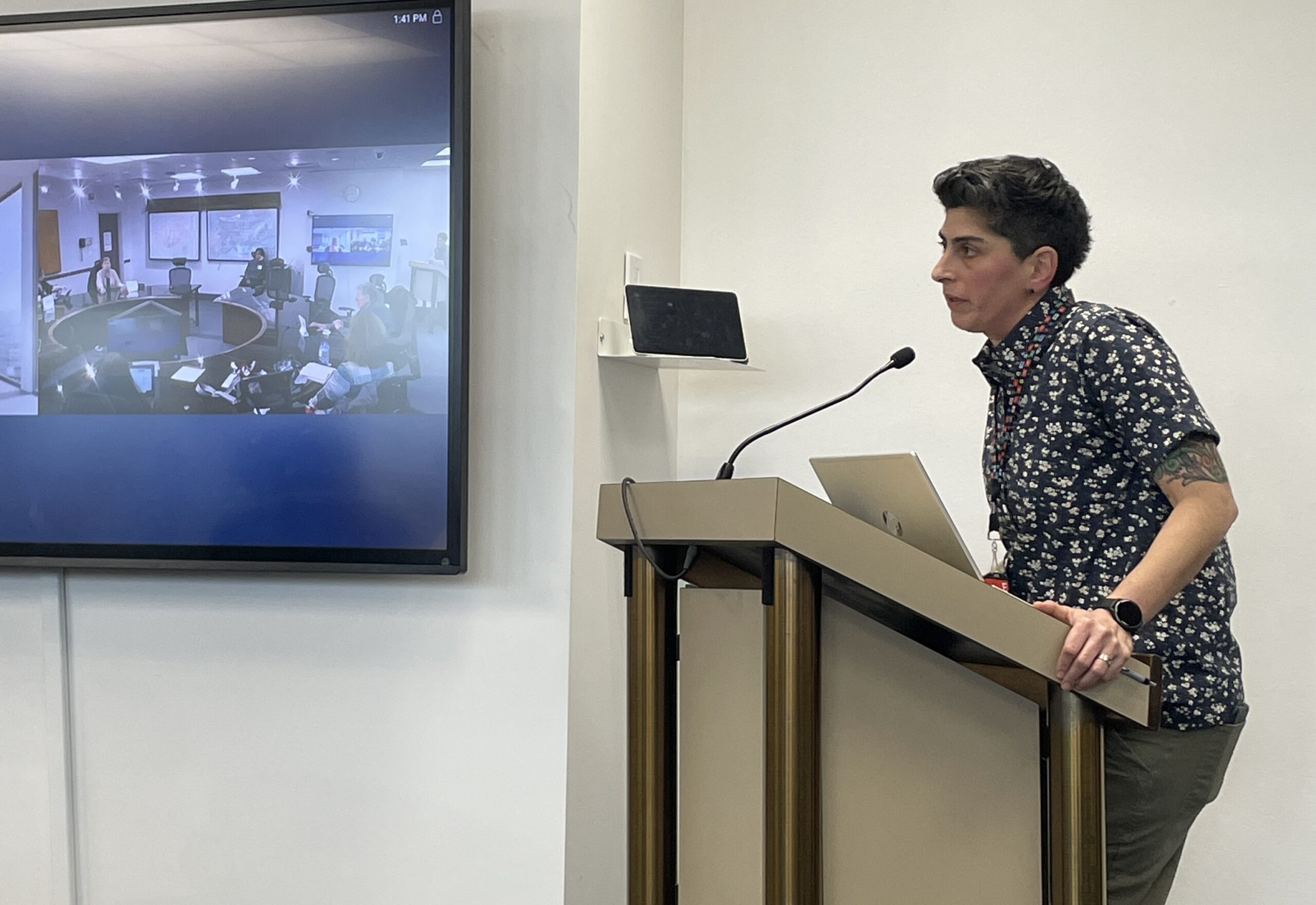 Sho Kalache presenting at the Toronto Transit Commission’s Advisory Committee on Accessible Transit on Mar. 26, 2026. 📸: Francis Tomkins/The Green Line.